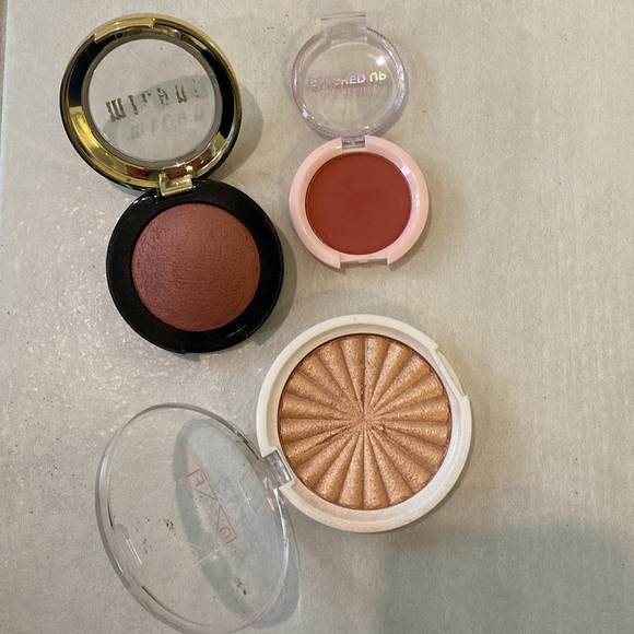 Blush highlighter makeup trio - Picture 2 of 3